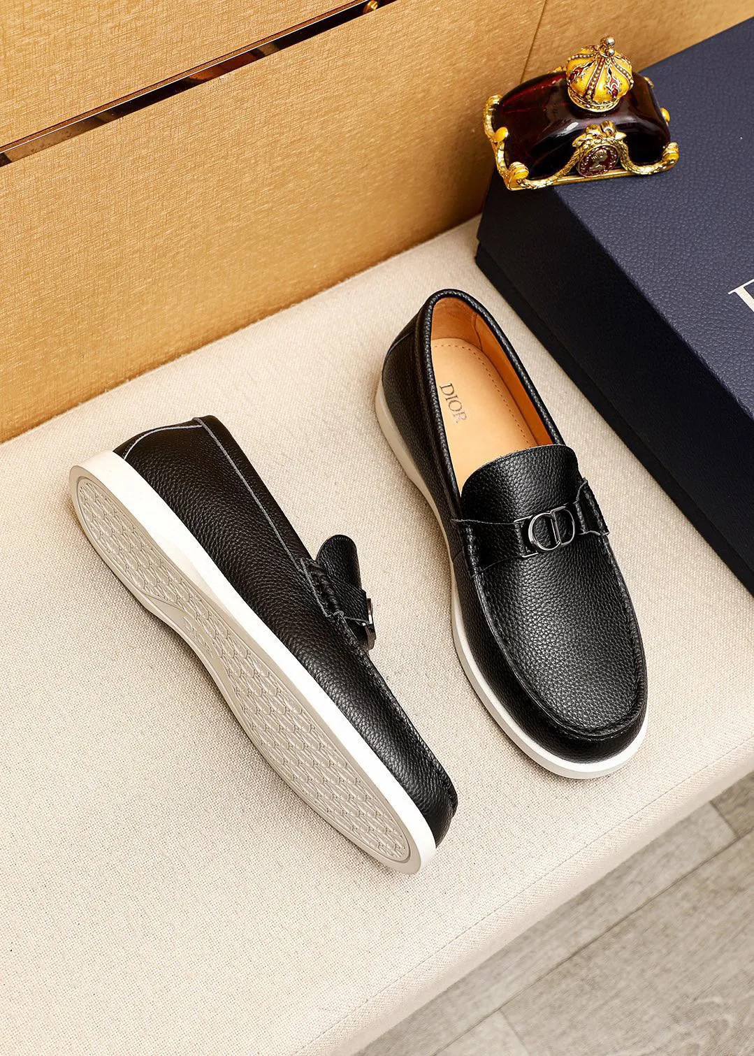 Men's shoes 💰480 💐Original packaging Product trademark: Dior "Dior" casual leather shoes Regular size: 38-44 (45.46.47🉑️Customized) Product materials: Selected Italian imported first-layer pebbled cowhide leather upper + luxury hardware buckle, imported water-dyed cowhide lining. Strong three-dimensional visual effect, original rubber outsole Color: 3⃣️colors available